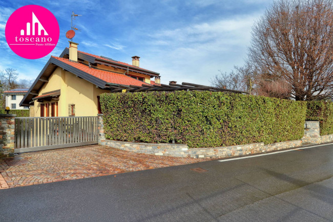Villa in vendita a Besano
