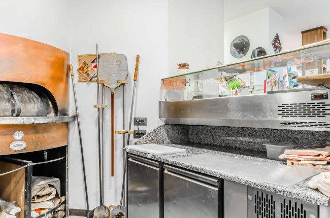 Attività commerciale in vendita a Besano