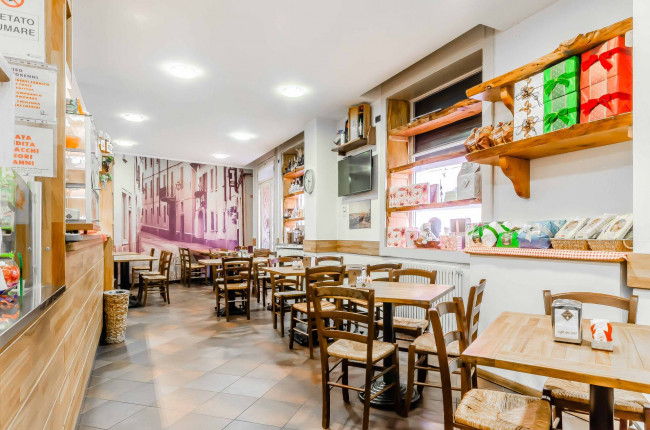 Attività commerciale in vendita a Besano