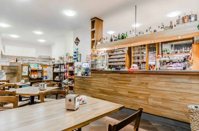 Attività commerciale in vendita a Besano