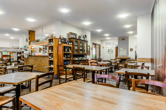 Attività commerciale in vendita a Besano