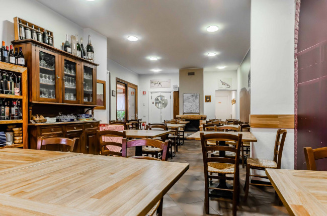 Attività commerciale in vendita a Besano