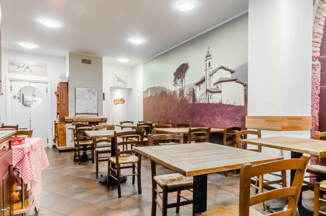 Attività commerciale in vendita a Besano