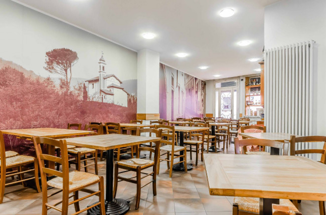 Attività commerciale in vendita a Besano