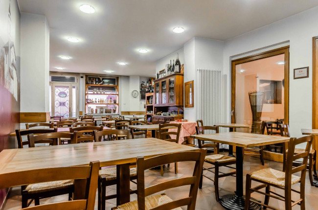 Attività commerciale in vendita a Besano