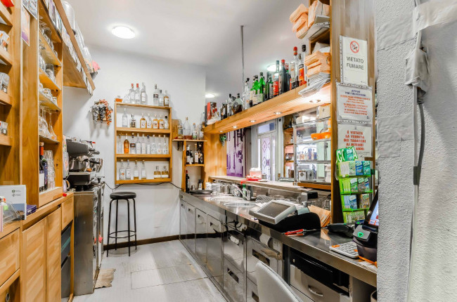 Attività commerciale in vendita a Besano