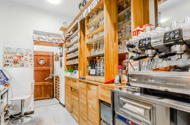 Attività commerciale in vendita a Besano