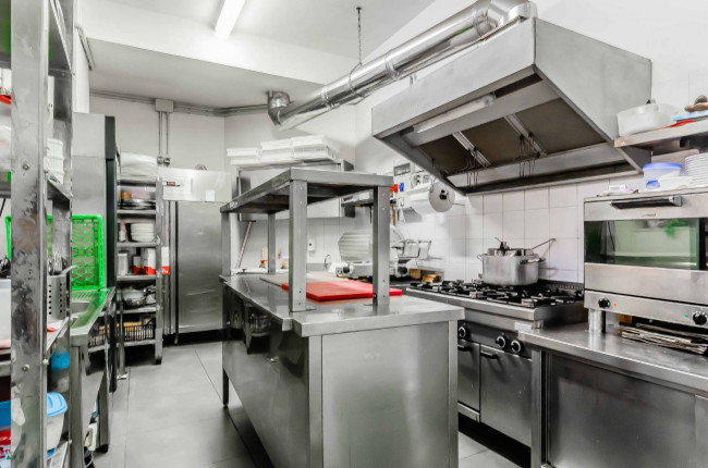 Attività commerciale in vendita a Besano