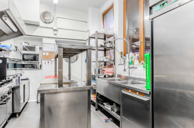 Attività commerciale in vendita a Besano