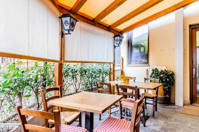 Attività commerciale in vendita a Besano