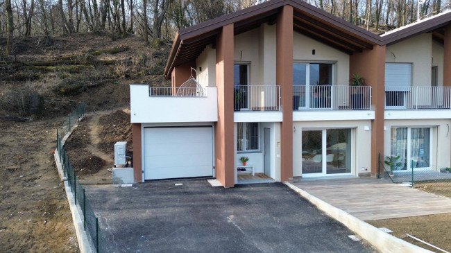 Villa in vendita a Lavena Ponte Tresa