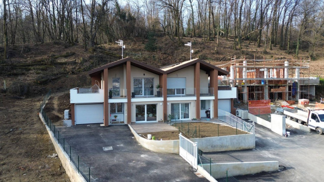 Villa in vendita a Lavena Ponte Tresa