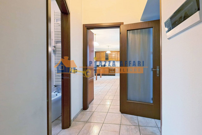 Appartamento in vendita a Caronno Varesino