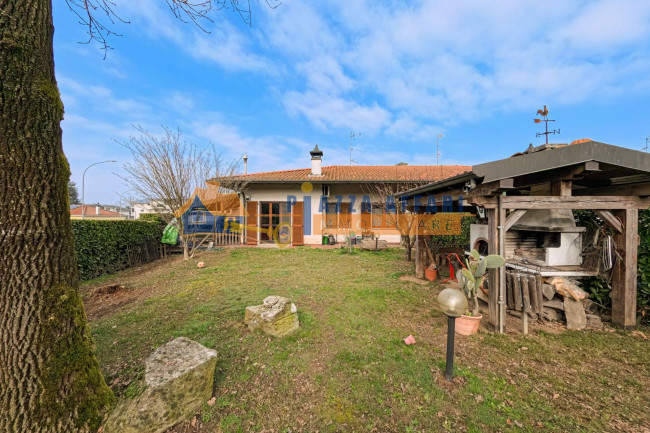 Villa in vendita a Carnago