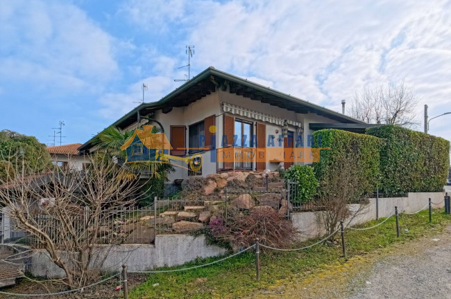 Villa in vendita a Carnago