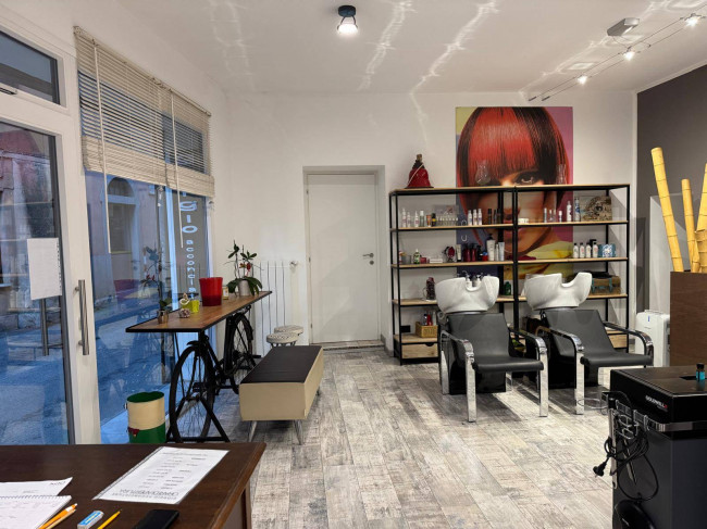 Locale commerciale in vendita a Cunardo