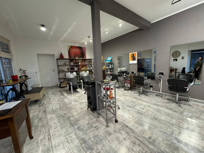 Locale commerciale in vendita a Cunardo