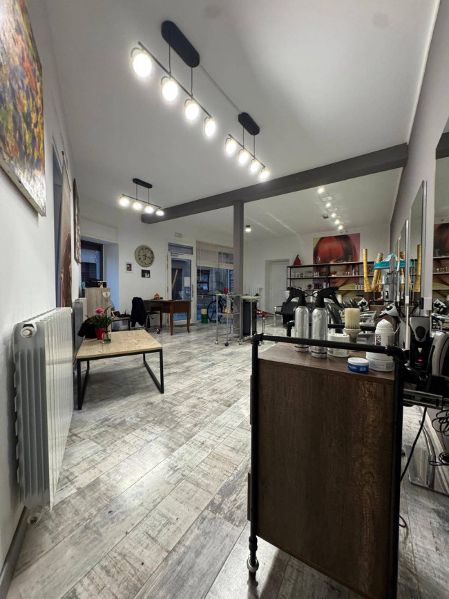 Locale commerciale in vendita a Cunardo