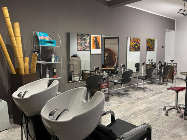 Locale commerciale in vendita a Cunardo