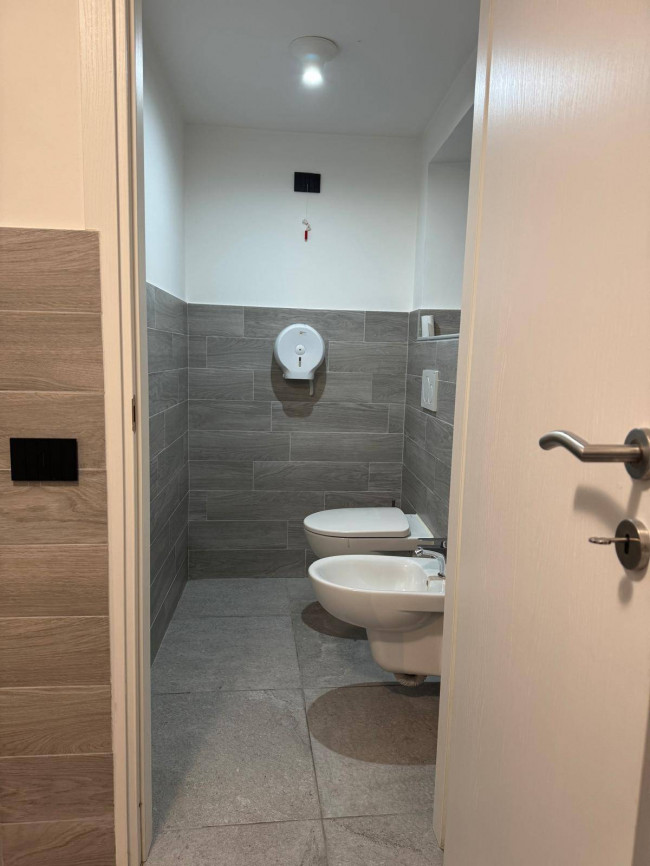 Locale commerciale in vendita a Cunardo