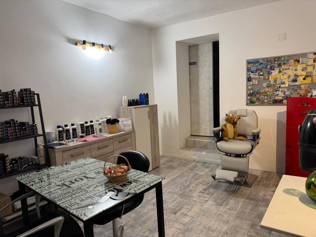 Locale commerciale in vendita a Cunardo