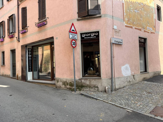 Locale commerciale in vendita a Cunardo