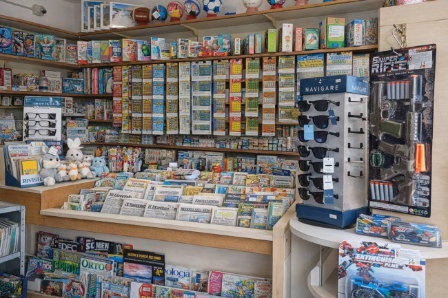 Attività commerciale in vendita a Carnago