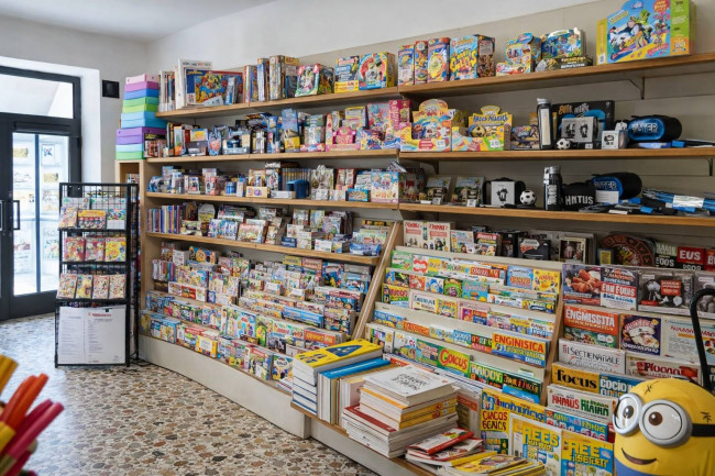 Attività commerciale in vendita a Carnago