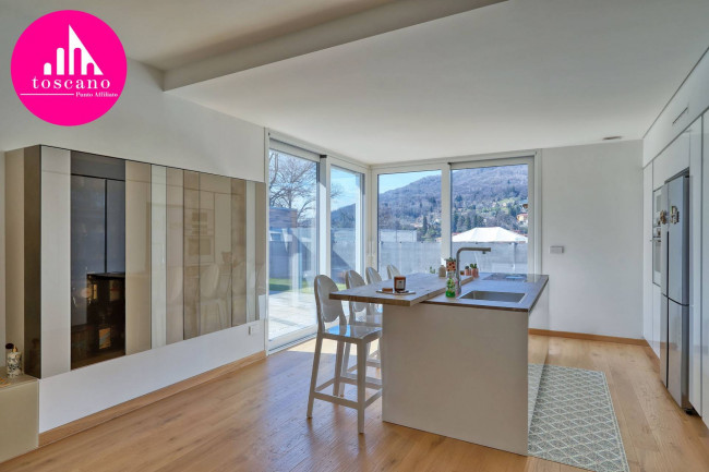 Villa in vendita a Marchirolo