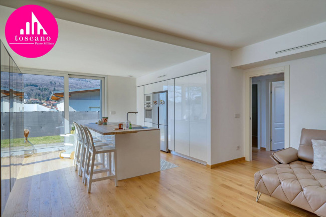 Villa in vendita a Marchirolo