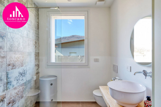 Villa in vendita a Marchirolo