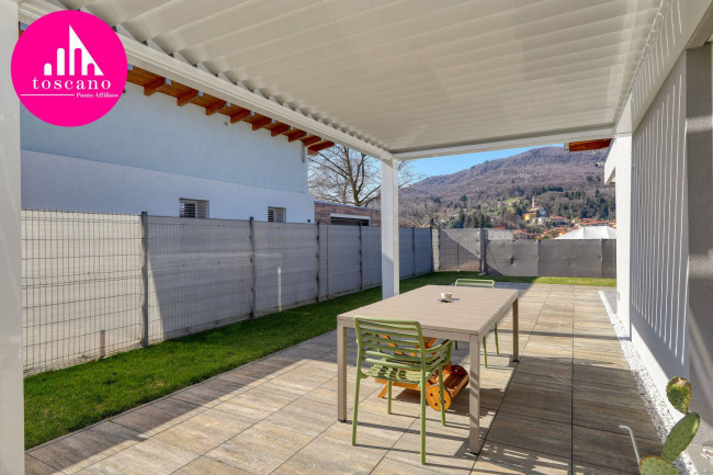 Villa in vendita a Marchirolo