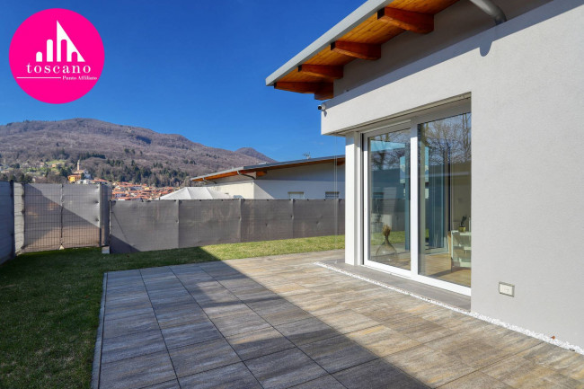 Villa in vendita a Marchirolo