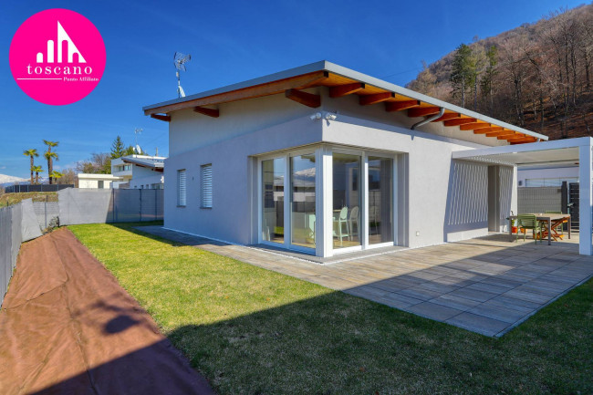 Villa in vendita a Marchirolo