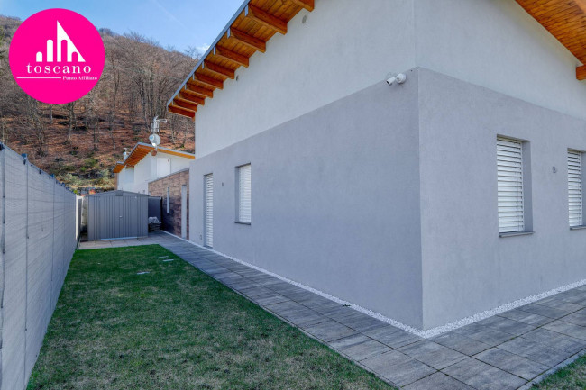 Villa in vendita a Marchirolo