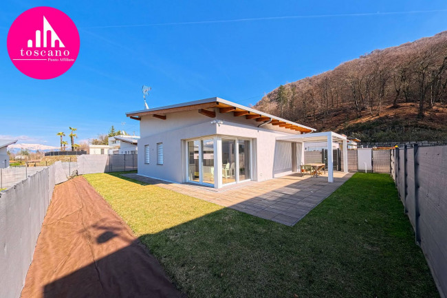 Villa in vendita a Marchirolo