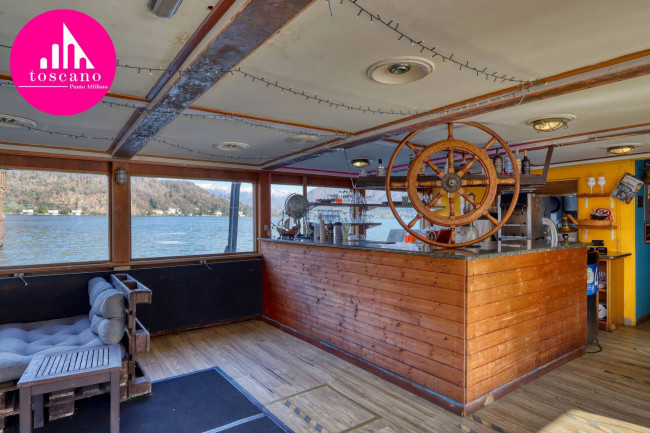 Attività commerciale in vendita a Porto Ceresio