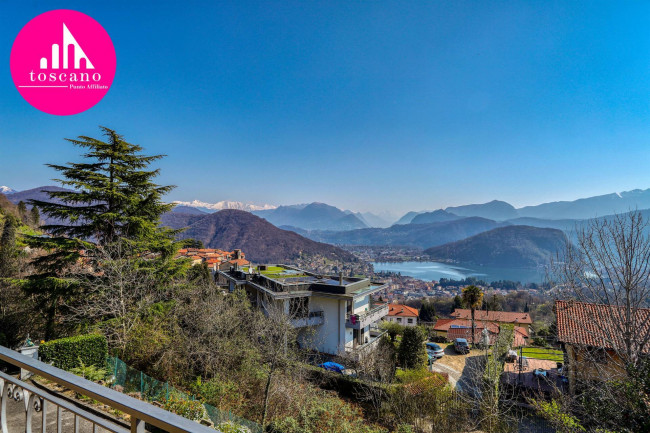 Villa Bifamigliare in vendita a Cadegliano-Viconago