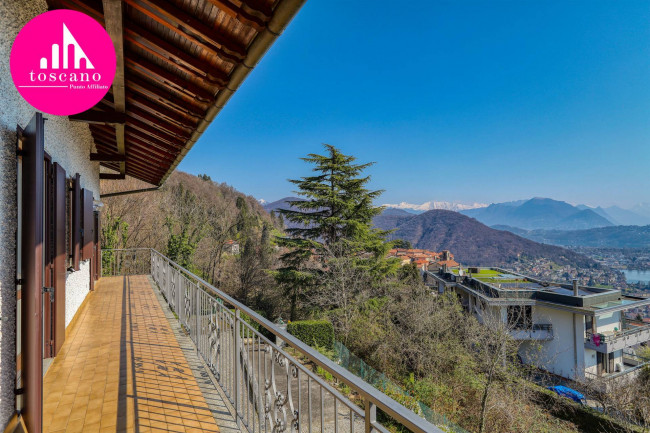 Villa Bifamigliare in vendita a Cadegliano-Viconago