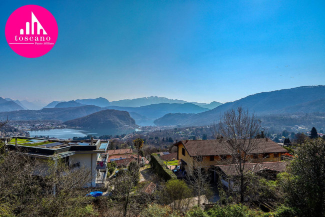 Villa Bifamigliare in vendita a Cadegliano-Viconago