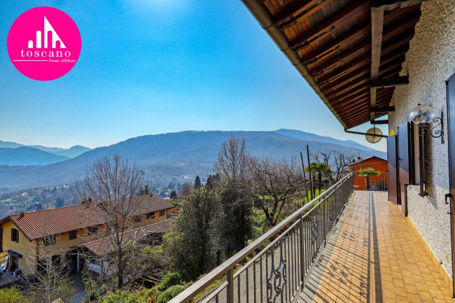 Villa Bifamigliare in vendita a Cadegliano-Viconago