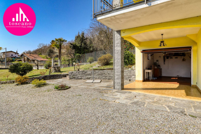 Villa Bifamigliare in vendita a Cadegliano-Viconago