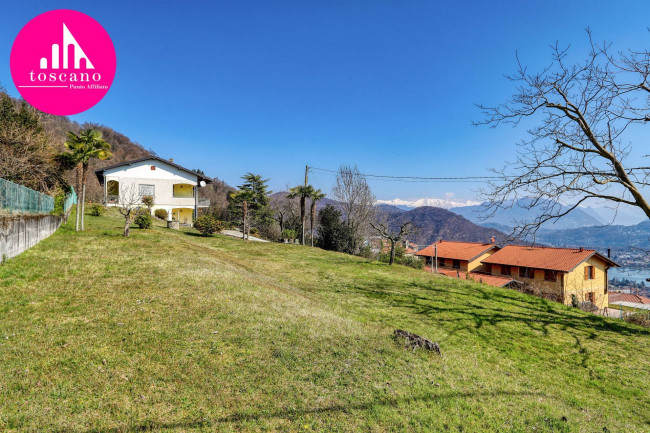 Villa Bifamigliare in vendita a Cadegliano-Viconago