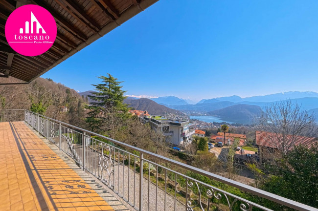 Villa Bifamigliare in vendita a Cadegliano-Viconago