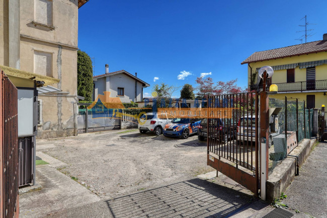 Appartamento in vendita a Caronno Varesino