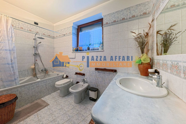 Villa in vendita a Oggiona con Santo Stefano