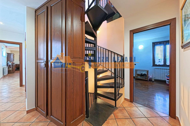 Villa in vendita a Oggiona con Santo Stefano