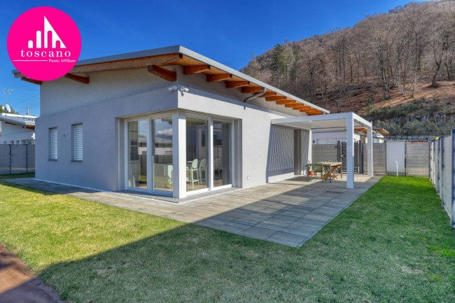 Villa in vendita a Marchirolo