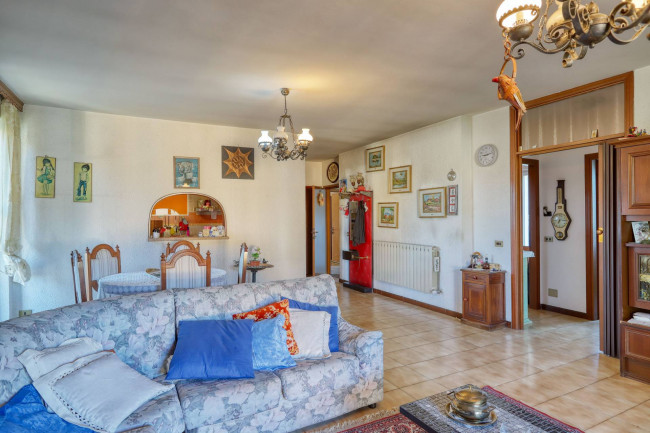 Appartamento in vendita a Marchirolo