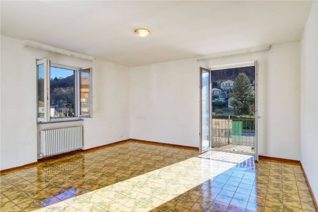 Appartamento in vendita a Marchirolo